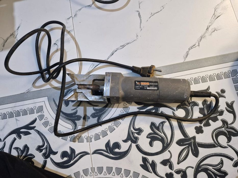 Машинка для зачистки наружного угла и лицевого шва