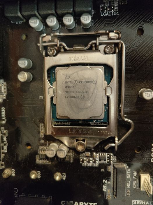 Vând set gigabyte H110-D3A cu procesor și ramuri