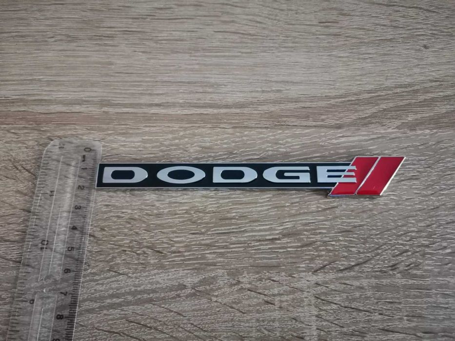 черна емблема за Dodge