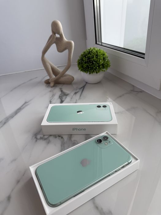 Продам Айфон 11