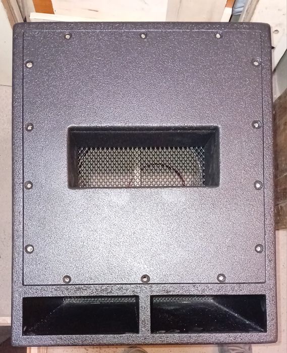 Кутия за бас каса 12", бандпас