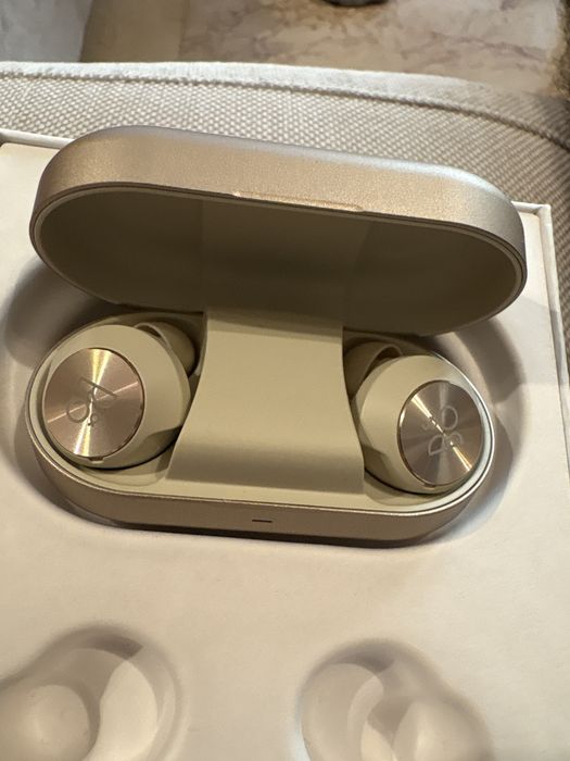 Casti Bang & Olufsen