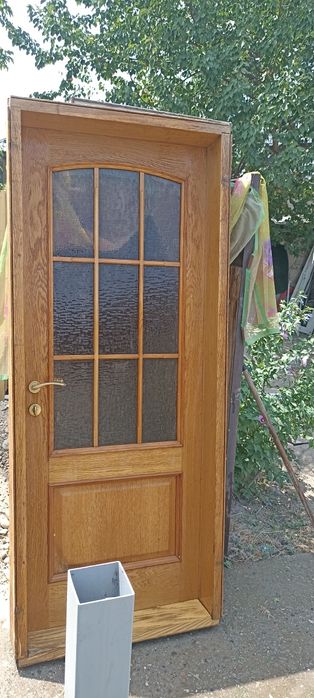 Продается дверь с коробкой