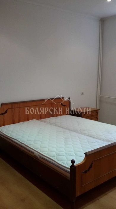 Просторен апартамент в Широк Център