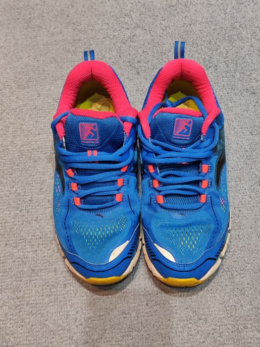 Продаются кроссовки