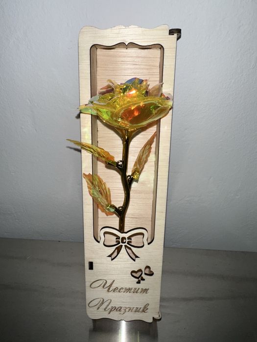 Подаръчна кутия с роза с гравирано пожелание