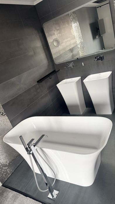 Cada cu baterie inalta si chiuvete inalte cu baterii