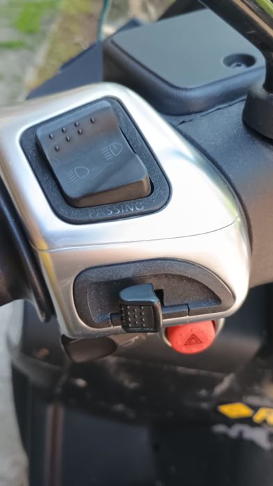 Продавам скутер Piaggio Mp3,250i