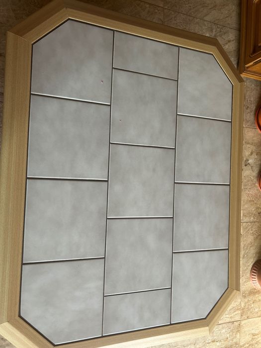 Masă cu gresie adusă din Germania