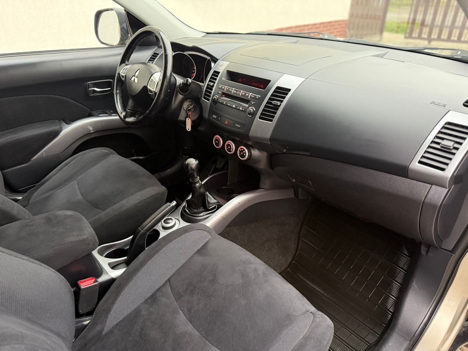 Mitsubishi Outlander 2.0 tdi 4x4 7 locurii. 163.000 km