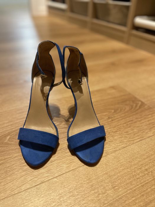 Vand sandaluta de ocazie model deosebit