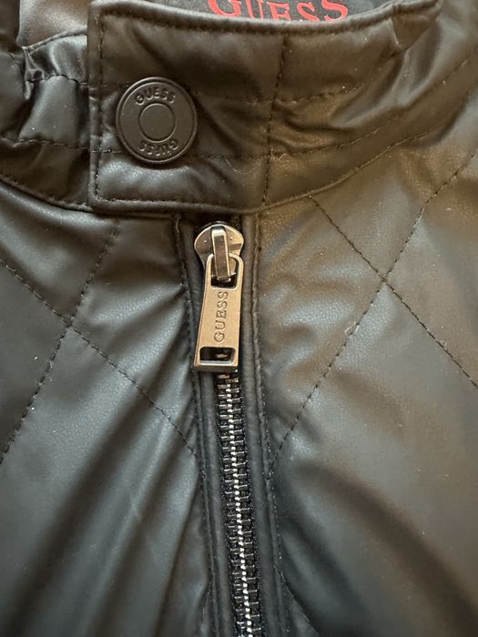 Мъжко яке имитиращо кожа Guess