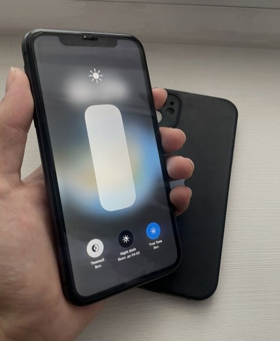 IPhone 11.  Акб 74% .    64Гб