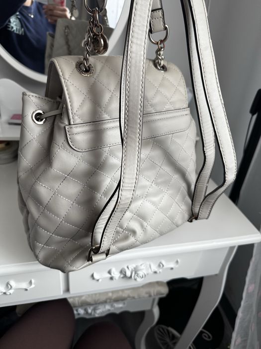 Дамска раница GUESS