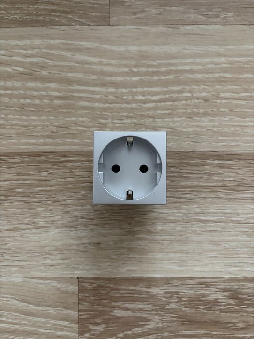 Контакти за бюро Legrand 16 Ампера