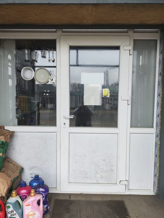 Продам входную группу пластик в контейнер.