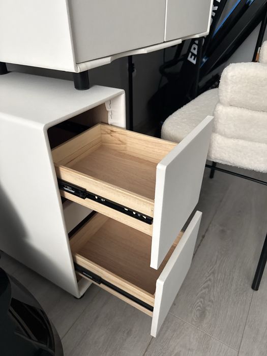 Туалетный столик со стулом