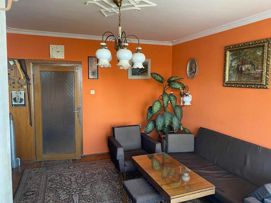 Дава се под наем Тристаен апартамент в София, Красно село - 90 кв.м за 663 € - Снимка #1