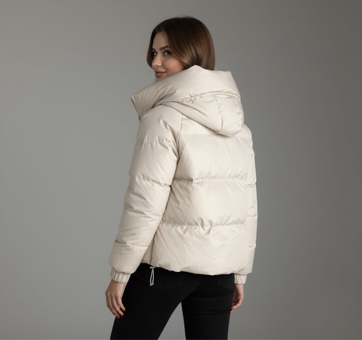 Дамско бежово зимно яке