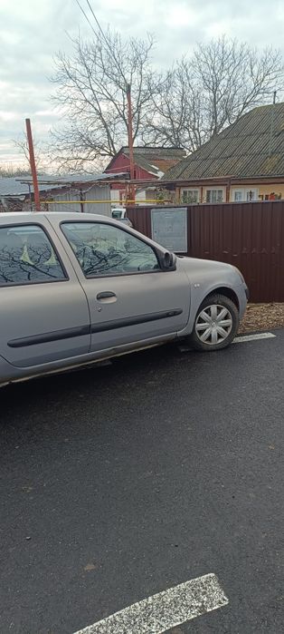 Vînd Renault simbol