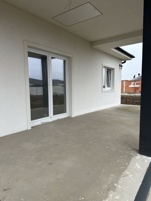 Casa noua semifinisata in Santandrei