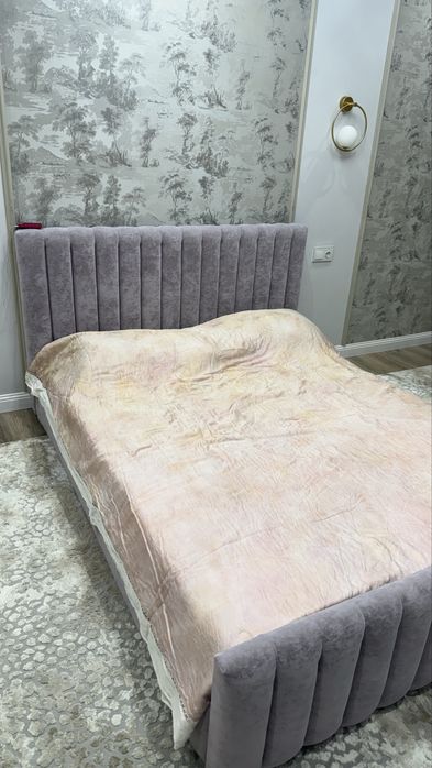 Кровать с матрасом 160х200