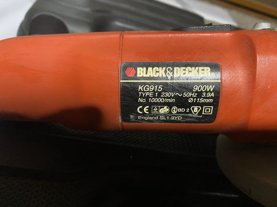 Болгарки BLACK & DECKER KG 915.