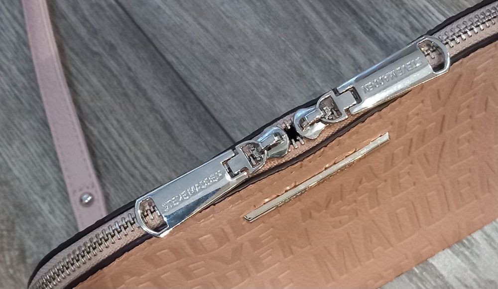 Уникална чанта-Steve Madden