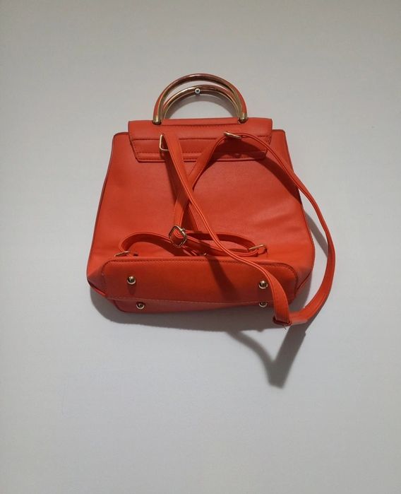 Geanta fete stare perfecta ca noua
- latimea 30 cm
- inaltimea 30 cm
Dispune de buzunar interior cu fermoar