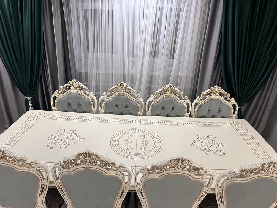 Продам стол и стулья Дагестанские