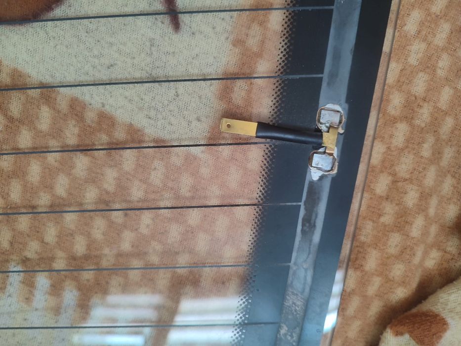 Продается задний стекло новый