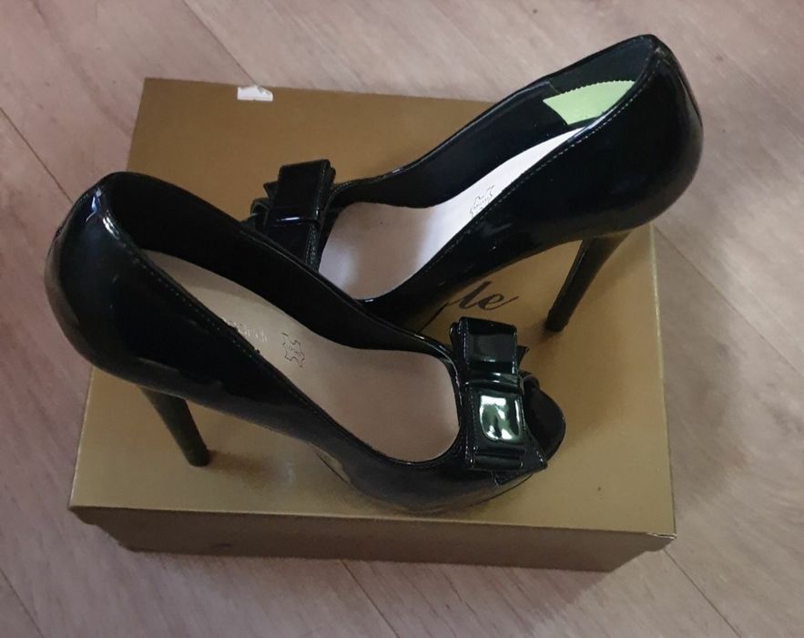 Продам  туфли  женские.