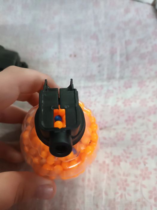 Pistol cu bile de jucarie