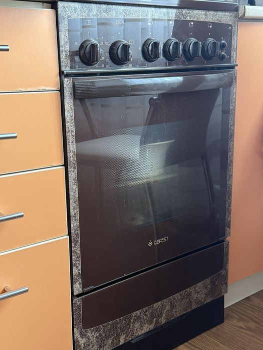 Продам газовую плиту
