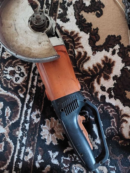 PIT 62306 Болгарка УШМ размер на 230мм