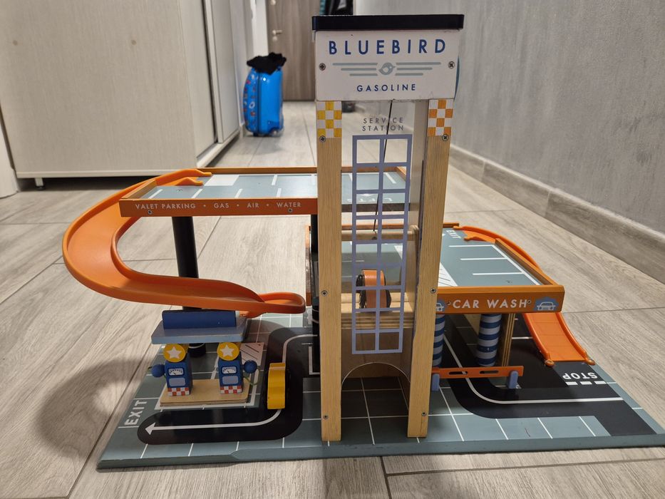 Stație service lemn