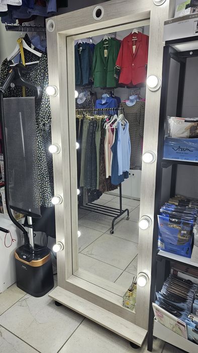 Продам зеркало для бутика