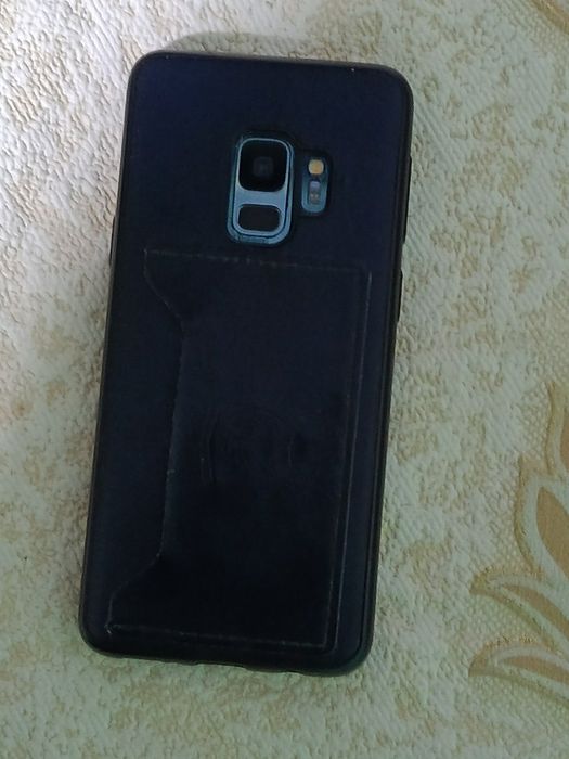 SamsungS9 4/64 yaxshi ishlaydi qotmaydi