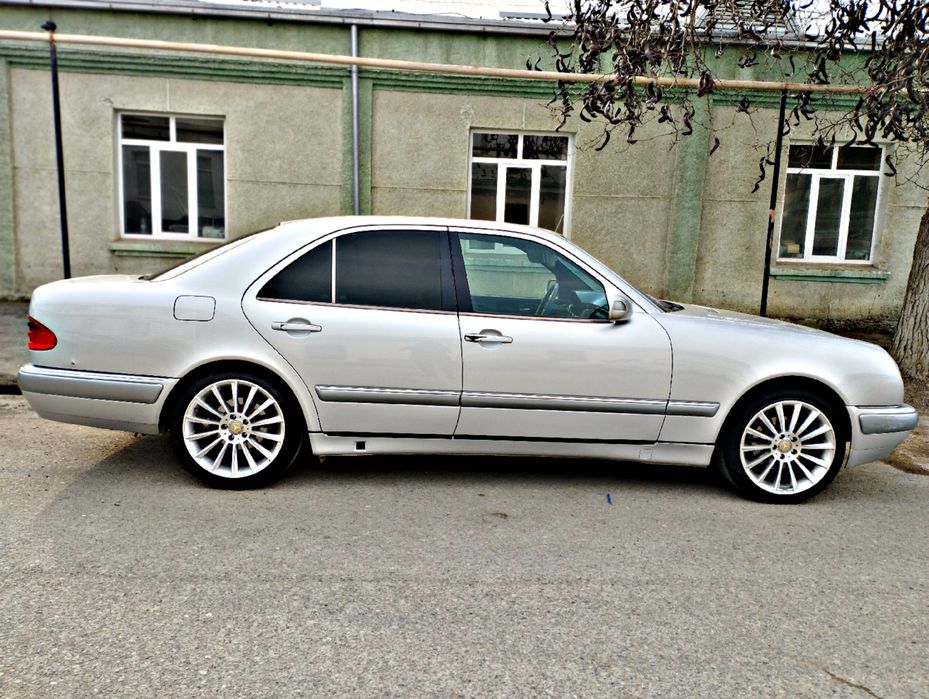 Mersades 210 xolati yaxshi 1998 yil moshina yumsho 18 diskada