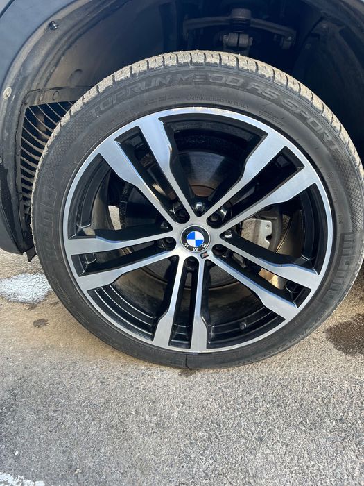 Продавам незаварени джанти и гуми от BMW X5, гуми в добро сьстояние.
