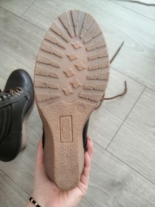 Продавам дамски боти