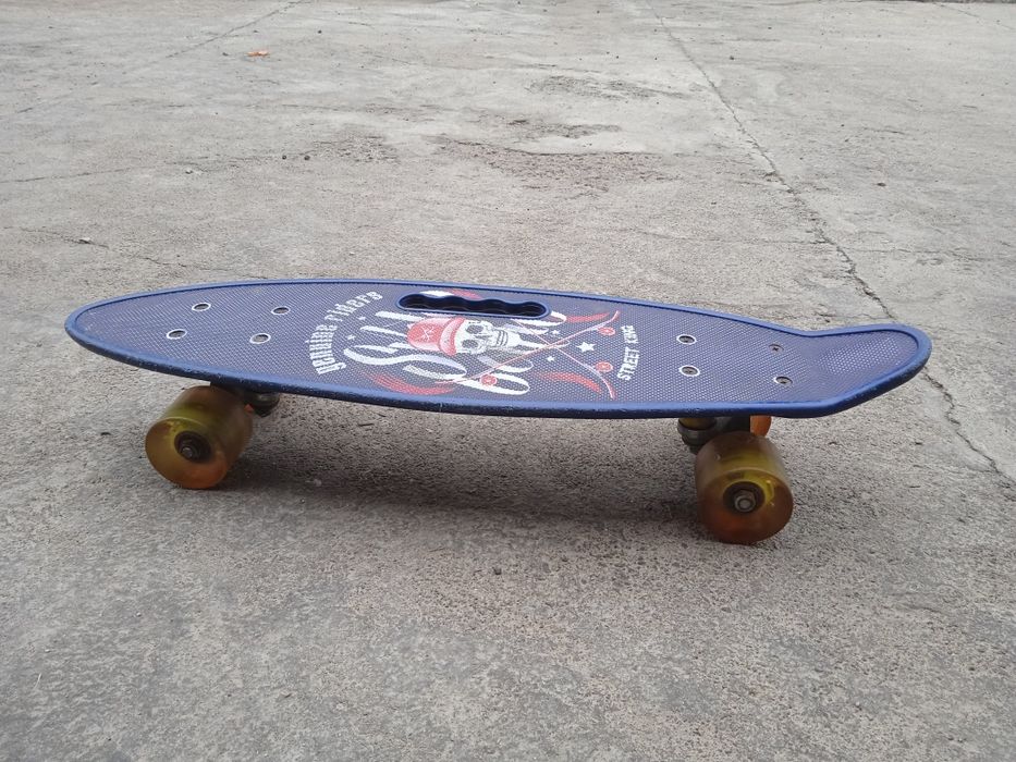 Скейт б/у. В хорошем состоянии