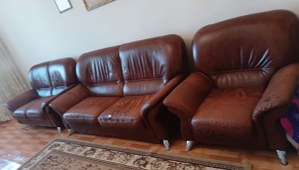 Продается комплек диваны кожанный