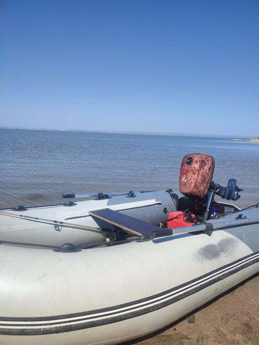 Продам лодку с мотором