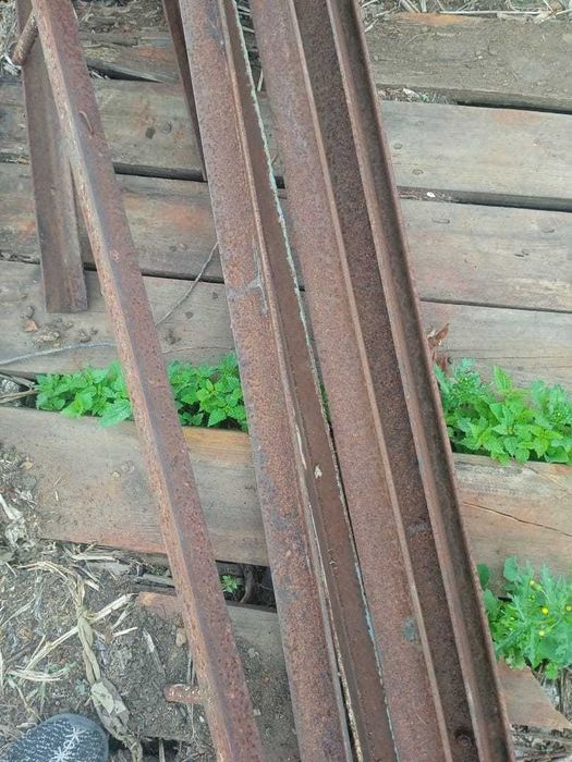 продам металлические уголки б\у