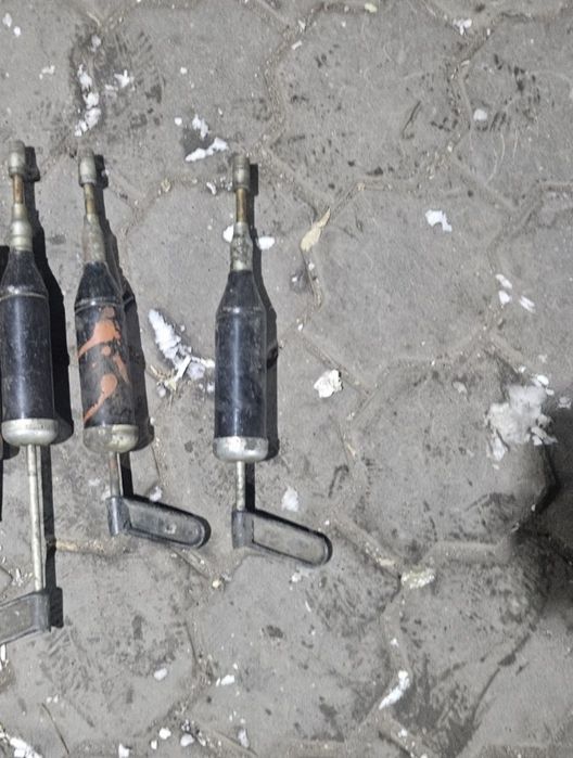 Продаю шприцы для смазки и пульт от кранбалки