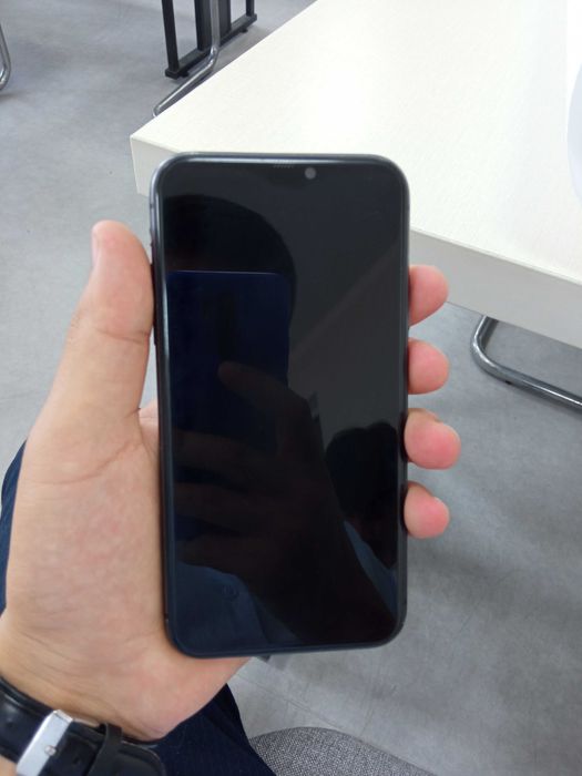 Iphone 11.              .