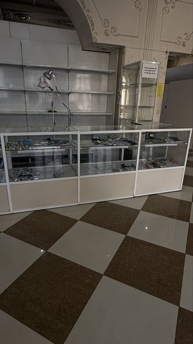 Продам витрины б/у в хорошем состоянии