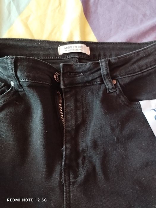 Blugi negri elastici