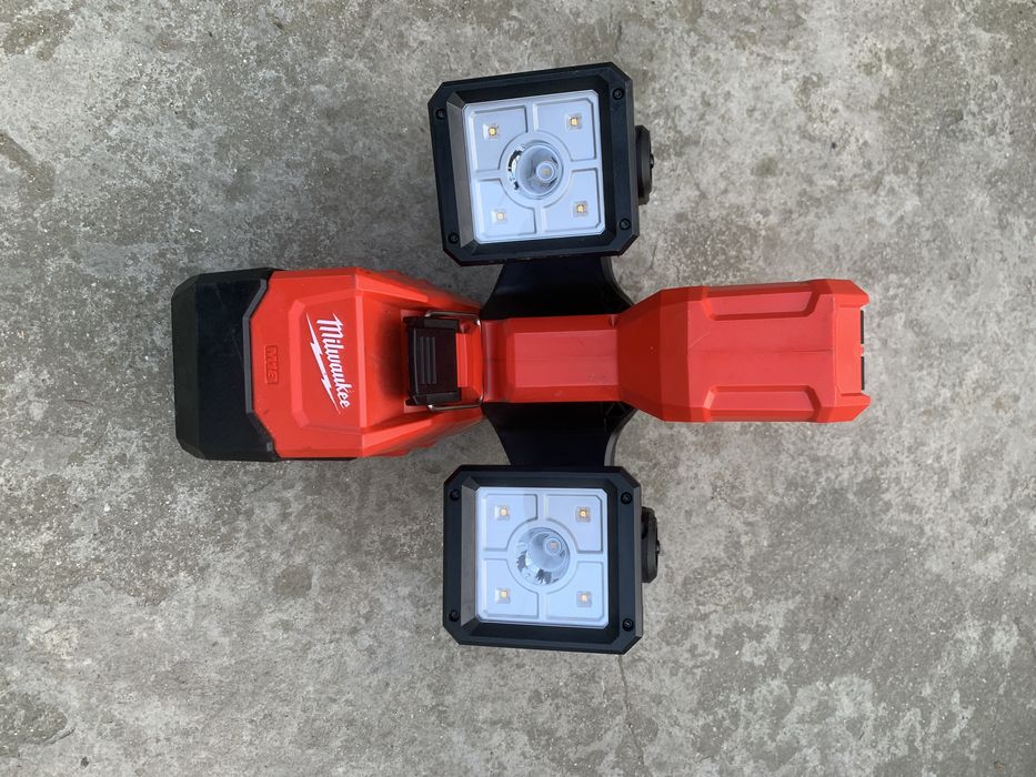 Milwaukee M 18 UBL/ лед прожектор/2200 лумена